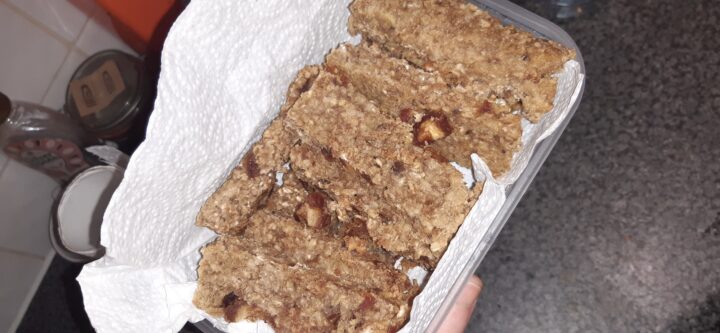 veganised banana date breakfast bars