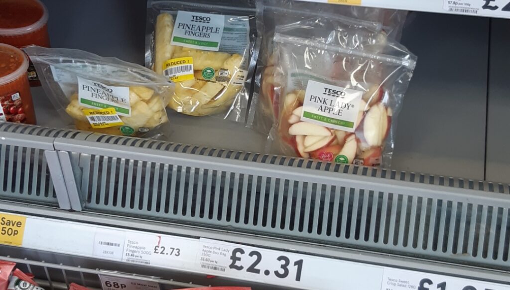 prepackaged apples and pineapple