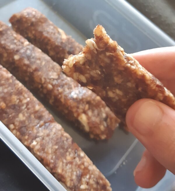 raw vegan cashew date bars