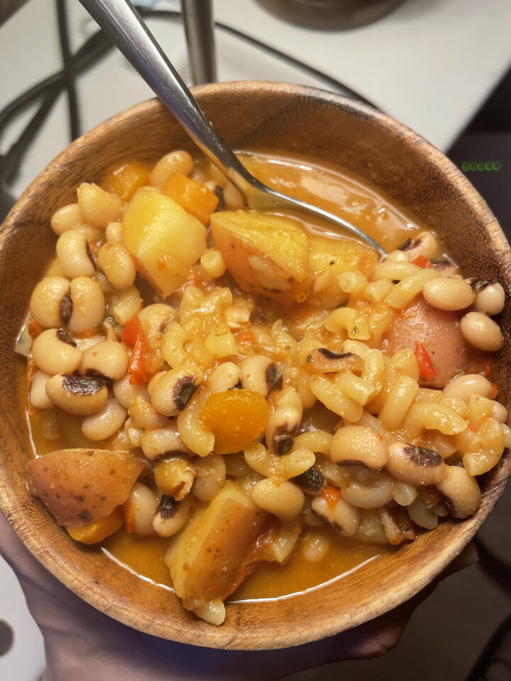 Black eye pea macaroni stew