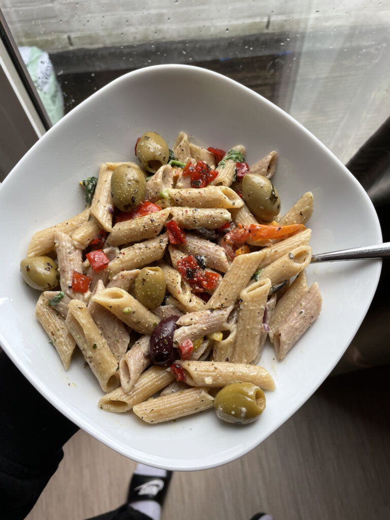 creamy olive pepper pasta