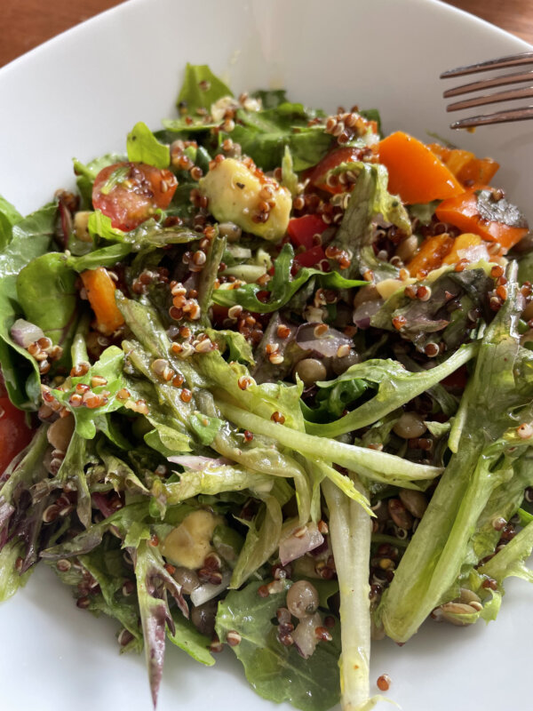 red quinoa raw salad